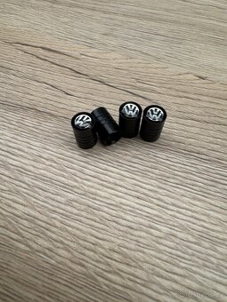 Čepičky na ventilky VW - 2