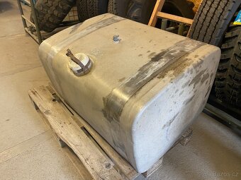 PŘÍDAVNÁ HLINÍKOVÁ NÁDRŽ TAHAČ 400 LITRŮ - 2