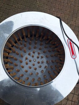 bubnová škubačka peří - 2