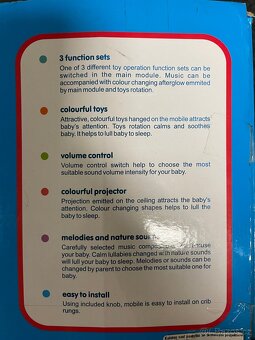 Krásný kolotoč s projekcí nad postýlku - 2