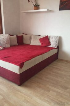 gauč i na spaní jako postel, sedačka - 2