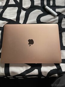 Macbook air m1 poškozený displej - 2