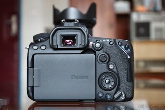 Canon EOS 90D - 2