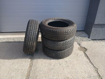 Pneu 245/65R17 - 2
