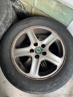 Alu disky originál Škoda s letními pneu - 2