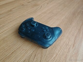Nintendo Switch Pro Controller – skvělý stav - 2