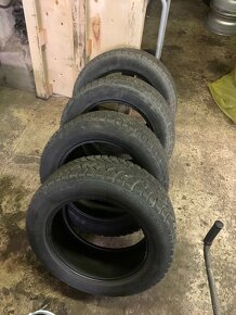 Zimní pneu vraník 215/55 R16 - 2
