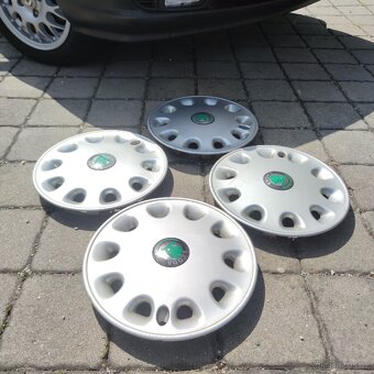 Pěkné 4x poklice Felicia R13 - 2