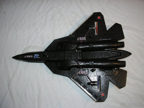 Dálkově ovládané letadlo SU-57 - 2