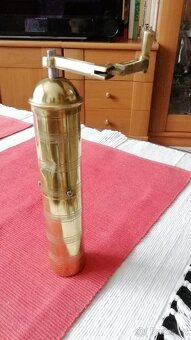 ruční mlýnek na kávu - 2