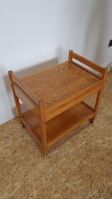 Pojizdny jidelni stul - 2