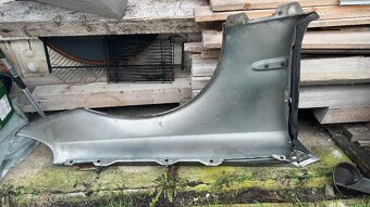 Prodám blatník na Mercedes E-Class W211 (před facelift) - 2