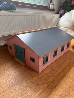 Dřevěná stáj pro koně - 2