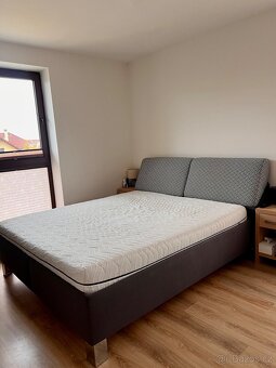 Čalouněná manželská postel - 2