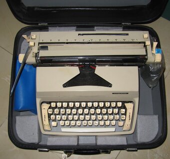 Psací stroj CONSUL kufříkový-222.2 TZECHOSLOVAKIA - 2