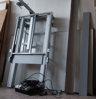 Bílá třídílná tabule na fix s projektorem - 2