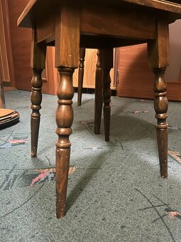 Starý nábytek-stěna, stůl+židle - 2