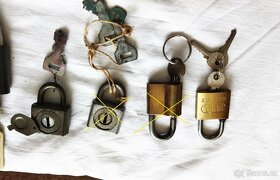 visací zámky, patentní vložky s klíči, klíče - 2