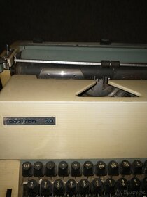 Prodám psací stroj Robotron - 2