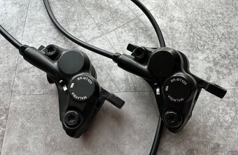 Kompletní 4-pístkové brzdy Shimano MT420 - 2