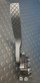 Plynovy pedal Audi Q7 4.2 nebo VW Touareg - 2