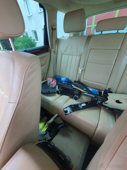 Krémové sedačky VW Touareg 7l - 2