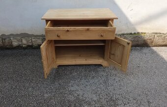 STAROŽITNÝ SPODEK SKŘÍNKA PO RENOVACI - 2