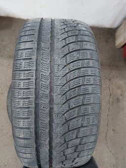 255/40 r19 - 2