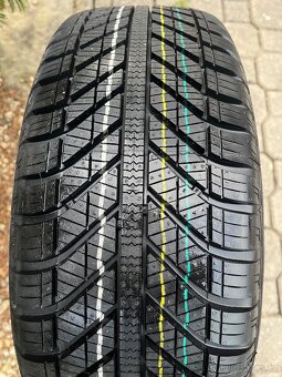 Good Year 205/55 R16 - 2