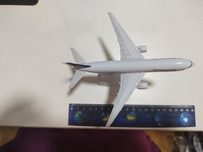 Originalni kovovy model Boing 777 od Philippine Airlines - 2