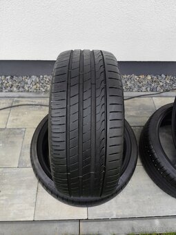225/35 r19 - 2