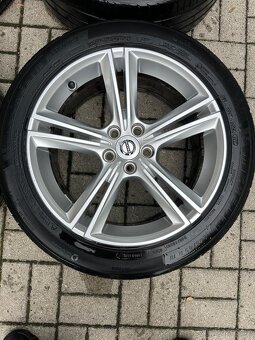 ALU kola Volvo pneu Michelin 245/45 R18 letní pneu - 2