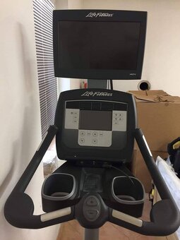 Rotoped Life Fitness s integrovanou TV - 2
