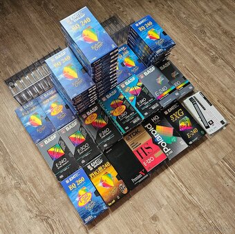 PRODÁM SADU 55KS ZNAČKOVÝCH VHS KAZET K PŘEHRÁNÍ EMTEC BASF - 2