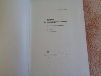 Kniha o chovu ptáků z roku 1954 v němčině - 2