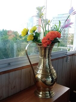 RUČNĚ TEPANÝ DŽBÁN + věšák - 2