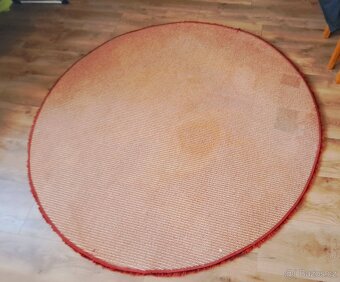 Velký krásný červený kulatý koberec - 2