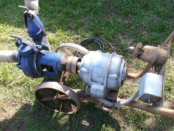 prodám staré-historické hospodářské kalové čerpadlo. Originá - 2