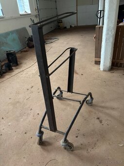 Stojan na dvě sedla pojízdný - 2