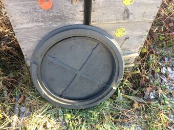 Plastové víko k jímce, kanálu - 2
