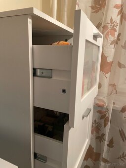 Bílá koupelnová skříňka - 2