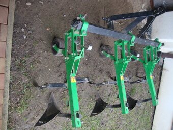 Tříradliční pluh na brambory - 2