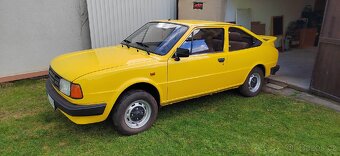 Škoda Rapid 136 originální výklopná zadní okénka - 2