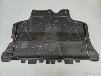 Kryt motoru 5Q0 825 236 - 2
