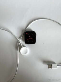 Apple Watch Series 5 - 44mm - Nike Vesrmírně šedý hliník - 2