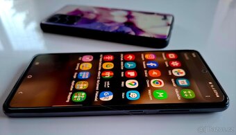 A52s5G, nový kryt v ceně 600, super stav - 2
