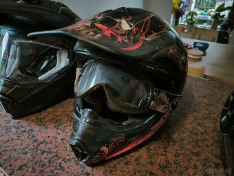 2x Enduro Helma 1x Helma na skútr - 2