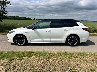 ► TOYOTA COROLLA 1.8 HYBRID GR SPORT E-CVT LED-KAMERA-TAŽNÉ - 2