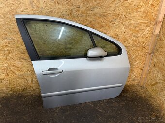 NASTROJENÉ PRAVÉ PŘEDNÍ DVEŘE PEUGEOT 307 - 2