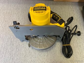 Okružní pila Stanley FatMax FME301 - 2